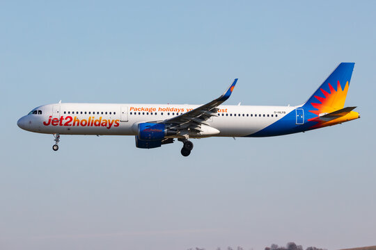 Jet2.com Airbus A321 (G-HLYB) in Jet2holidays livery landing at Vienna International Airport on December 5, 2024 in Vienna, Austria