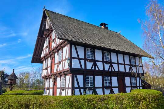 Sch&ouml;nes typisches Fachwerkhaus in Niedersachsen, Deutschland.
