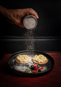 Galletas Marias con nata con az&uacute;car glas y fresas