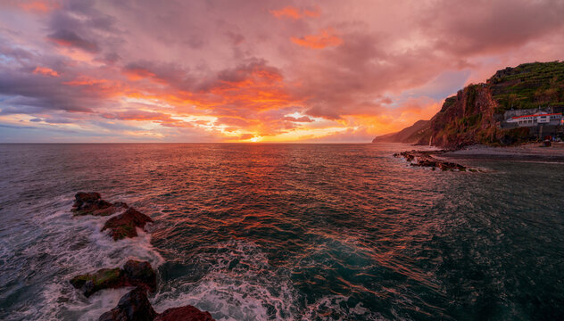 Sonnenuntergang in Ponta do Sol, Madeira, Portugal