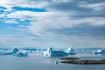 Big Icebergs in Greenland © Amalia Goodall