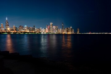 Fototapeta premium Downtown Chicago and Lake Michigan at Night