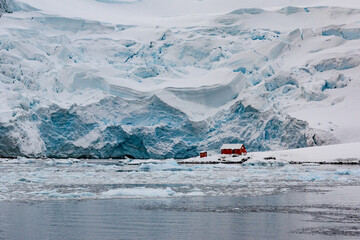base brown antarctica © Amalia Goodall