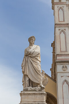 Dies ist das Monument f&uuml;r Dante Alighieri auf dem Platz Santa Croce in Florenz.&nbsp;