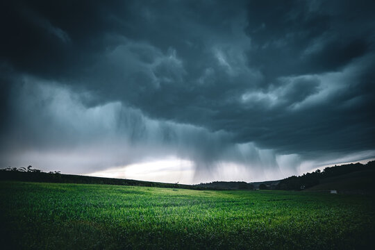 Wolkenbruch an einem sehr wechselhaften Tag