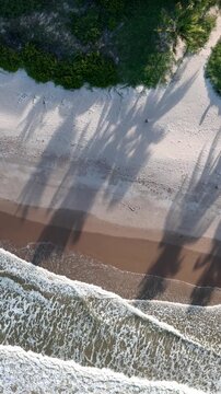 MAR DA PRAIA DE INTERMARES EM JO&Atilde;O PESSOA - PARAIBA, MAR LINDO E AZUL COM ANDAS BELAS E BEM FEITAS