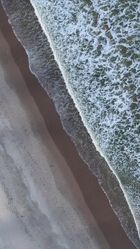 MAR DA PRAIA DE INTERMARES EM JO&Atilde;O PESSOA - PARAIBA, MAR LINDO E AZUL COM ANDAS BELAS E BEM FEITAS