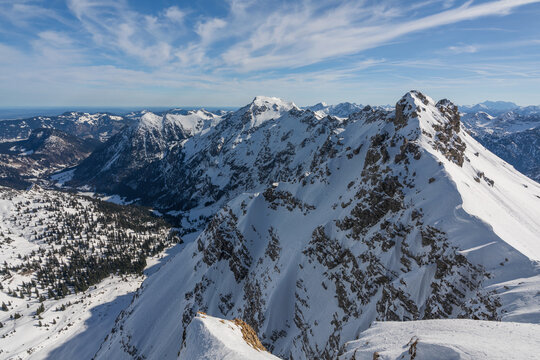 Blick vom Nebelhorn bei Oberstdorf in die Allg&auml;uer Alpen