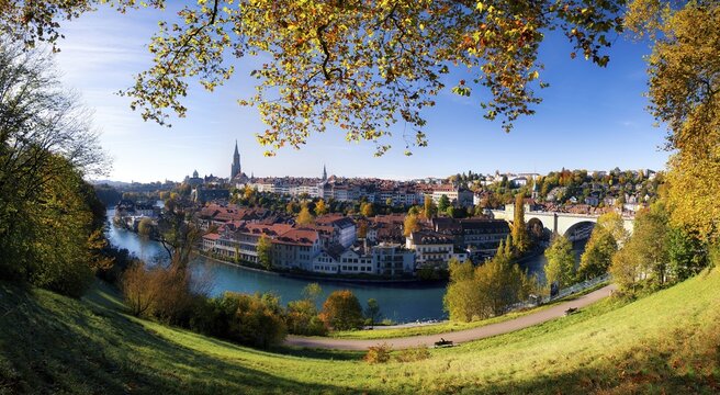 View of Bern's old town and the River Aare, UNESCO World Heritage Site, Canton of Bern, Switzerland