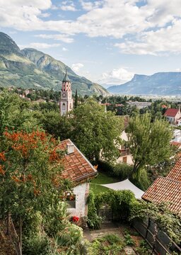 View over gardens, Sankt Nikolaus parish church, Parrocchia San Nicol&ograve;, city view, old town, Merano, Trentino, South Tyrol, Italy
