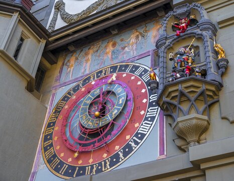 Carillon and astronomical clock and cytglogge, time bell tower, in the old town of Bern, Inner City, Bern, Canton of Bern, Switzerland