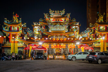 Fototapeta premium Songshan Ciyou Temple illuminated at night, Taipei, Taiwan