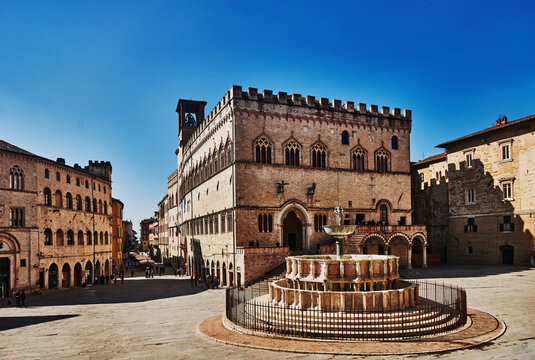 Piazza IV Novembre, the main square of Perugia, featuring the iconic medieval fountain designed by Nicola and Giovanni Pisano, built 13th century in the Umbria region of central Italy, Europe