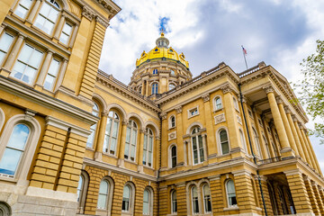 Obraz premium Iowa State Capitol Close Up in Spring
