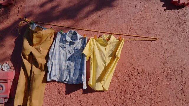 Venta de ropa en la calle, M&eacute;xico mercado de ropa