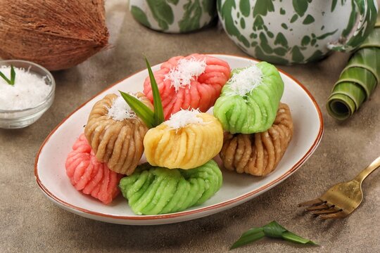 getuk singkong made from steamed cassava, served as a colorful sweet snack with grated coconut