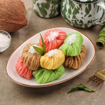 getuk singkong made from steamed cassava, served as a colorful sweet snack with grated coconut