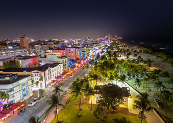 Obraz premium Miami dusk seaside on Ocean Drive. Miami beach waterfront at dusk on Ocean Drive. Famous evening on Ocean Drive in Miami. Miami city with Ocean Drive at evening.