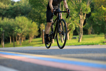 Obraz premium People cycling on the greenway