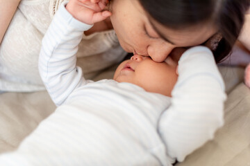 Tender moment between mother and baby. © Rawpixel.com