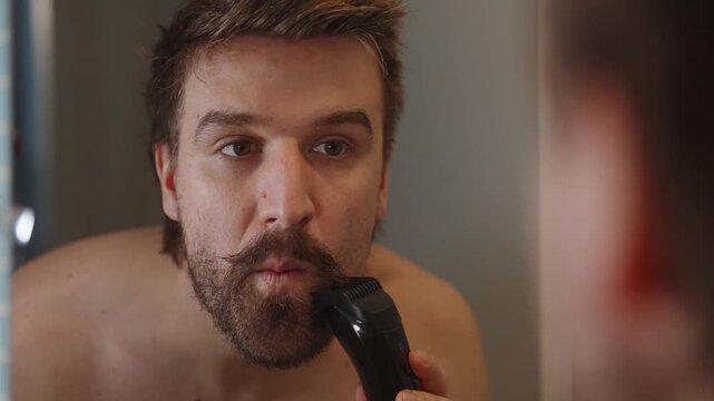 Close up shot of shaving beard in mirror (4k60p)