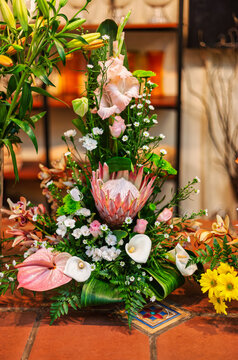 Luxury King Protea Floral Arrangement Centerpiece for High-End Events and Calla Lily Floral