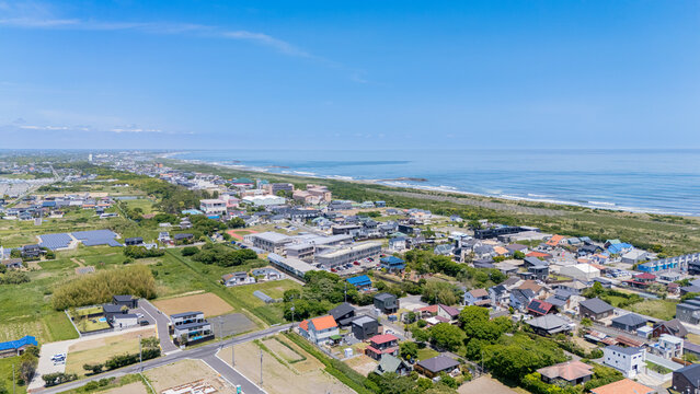 千葉県一宮町の海沿い住宅地と太平洋の風景 ドローン空撮