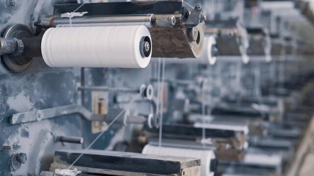Operation of a flat-slot extruder in the production of polypropylene bags.