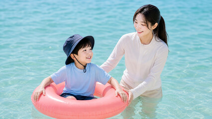 Obraz premium 모녀의 해변 휴식 / Mother and Child Beach Rest