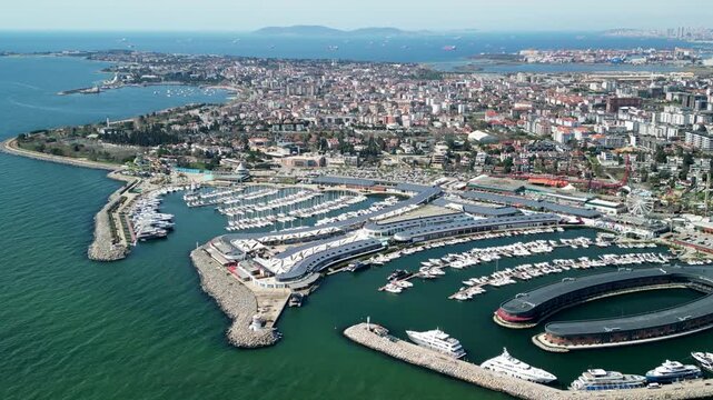 Istanbul Viaport Marina, Vessels and pleasure craft anchored at marina rotation