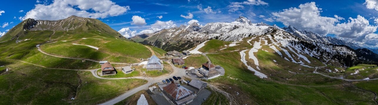Le Col des Anes et la chaine des Aravis, Haute-Savoie, France (panorama drone)