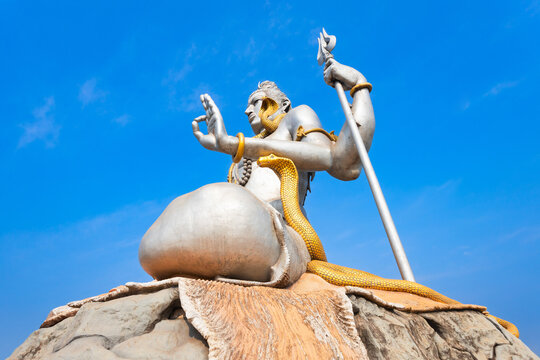 Murudeshwara Temple in Murdeshwar town in India