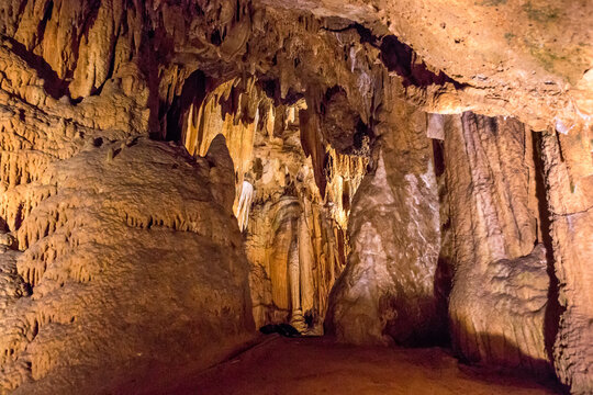 Speleothem formations in Luray Caverns, Virginia