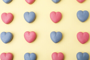Obraz premium Yummy heart shaped candies on beige background, flat lay