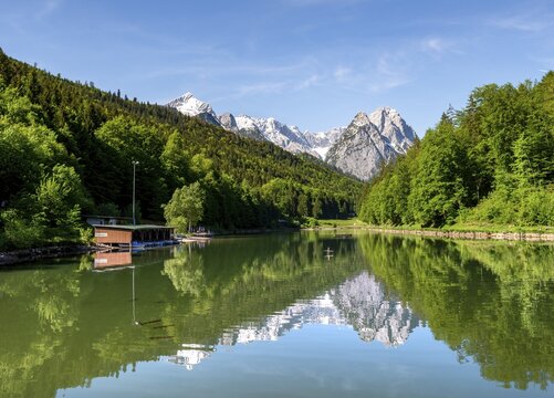 Mountains reflected in the lake, Rie&szlig;ersee, Schwarzenkopf peak in the back, Middle and Inner H&ouml;llentalspitze, Vorderer and Gro&szlig;er Waxenstein, Rie&szlig;, Garmisch-Partenkirchen, Wetterstein range, Werdenfelser Land, Alps, Upper Bavaria, Bavaria