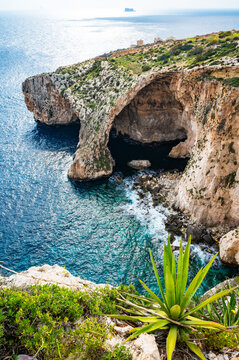Blaue Grotte auf Malta an einem sonnigen Tag