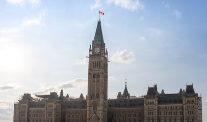 Obraz premium Centre Block of the Canadian Parliament and Peace Tower on Parliament Hill - Ottawa, Ontario, Canada