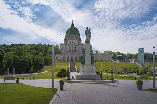 Saint Joseph&rsquo;s Oratory of Mount Royal and Saint Joseph Statue - Montreal, Quebec, Canada