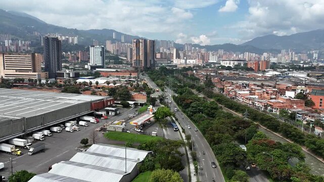 Video A&eacute;reo efectuado desde el sur de el Valle de Aburr&aacute;, espec&iacute;ficamente en el Municipio de Medell&iacute;n, Cerca del r&iacute;o con el mismo nombre.