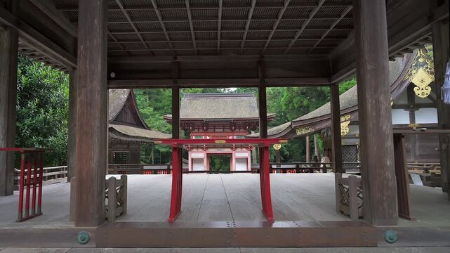 滋賀 日吉大社 東本宮 拝殿から楼門を望む