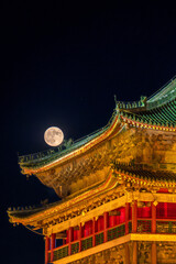Obraz premium Illuminated Traditional Bell Tower Under Full Moon