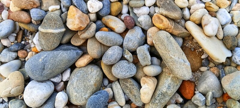 Close-up of crushed limestone gravel used for durable driveway borders. Practical landscaping solution for weed control, soil erosion, and clean drainage.