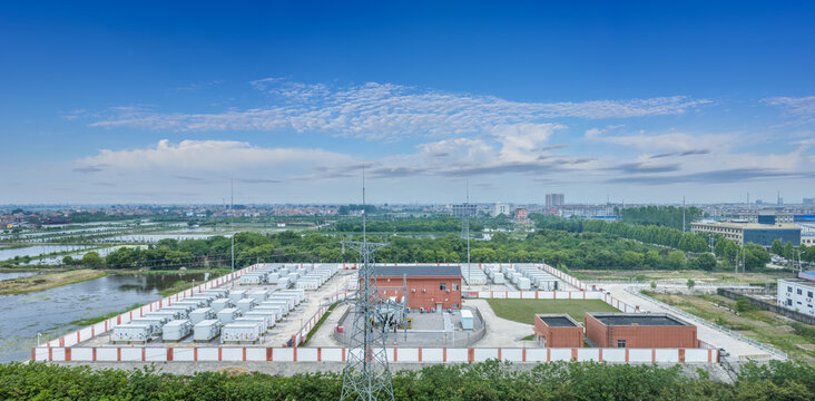 Large-Scale Centralized Energy Storage Power Station Under Clear Blue Sky