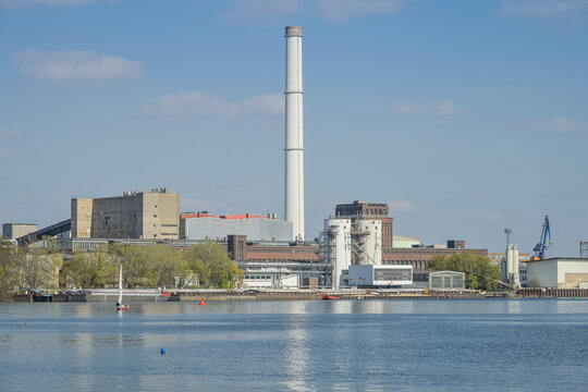 BEW Berliner Energie und W&auml;rme GmbH, Heizkraftwerk Klingenberg, Spree, Berlin, Deutschland