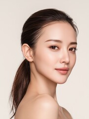 Obraz premium Beautiful Young Woman Portrait with Natural Makeup and Healthy Smooth Skin