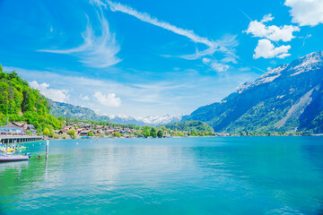 Obraz premium スイスのブリエンツ湖と山の風景