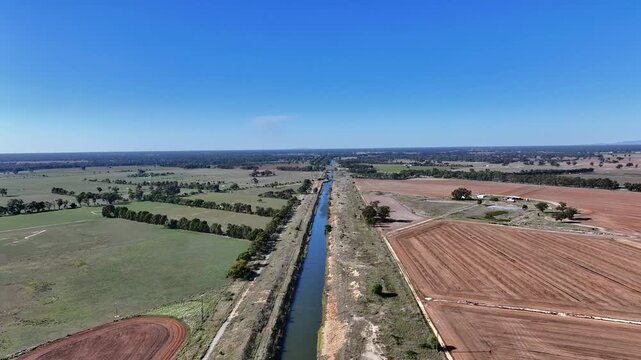 Cinematic aerial footage of Goulburn Wier Channel Nagambie Victoria Australia