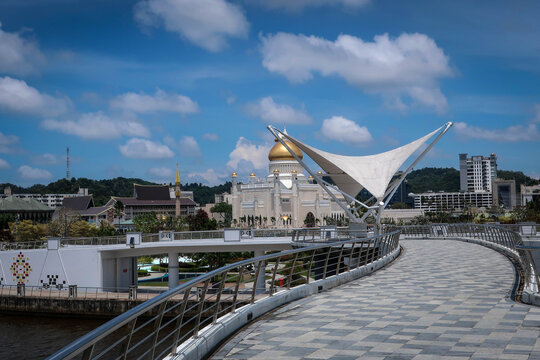Masjid Omar 'Ali Saifuddien mosque general view, Bandar Seri Begawan, Brunei