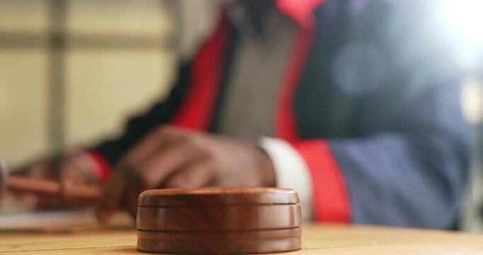 Judge hitting the gavel to finalize a decision