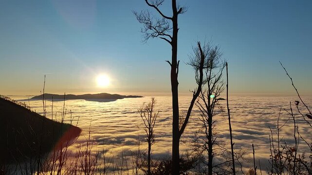 Magical timelapse of a sunset above a sea of inversion fog.